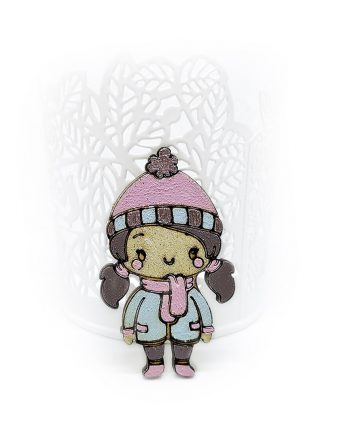 Красива дървена брошка “Момиченце” в розово и светло синьо