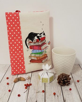 Рисувана подвързия за книга "Коте на възглавнички"