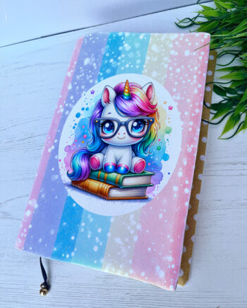 Интересна подвързия за книга "Unicorn с книги"